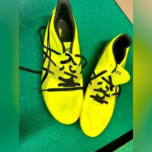 Track shoes men’s size 9